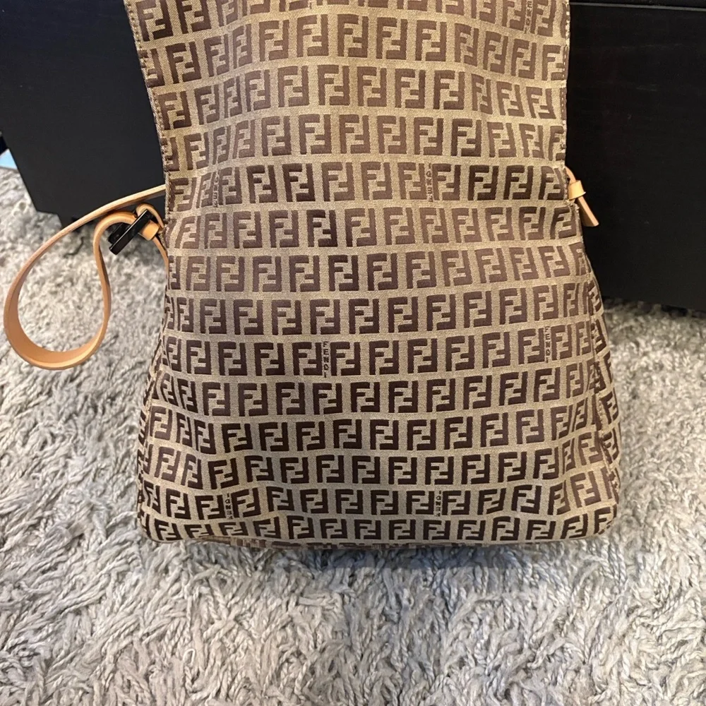 FENDI Zucca Mama Baguette Beige and tan - Picture 7 of 16